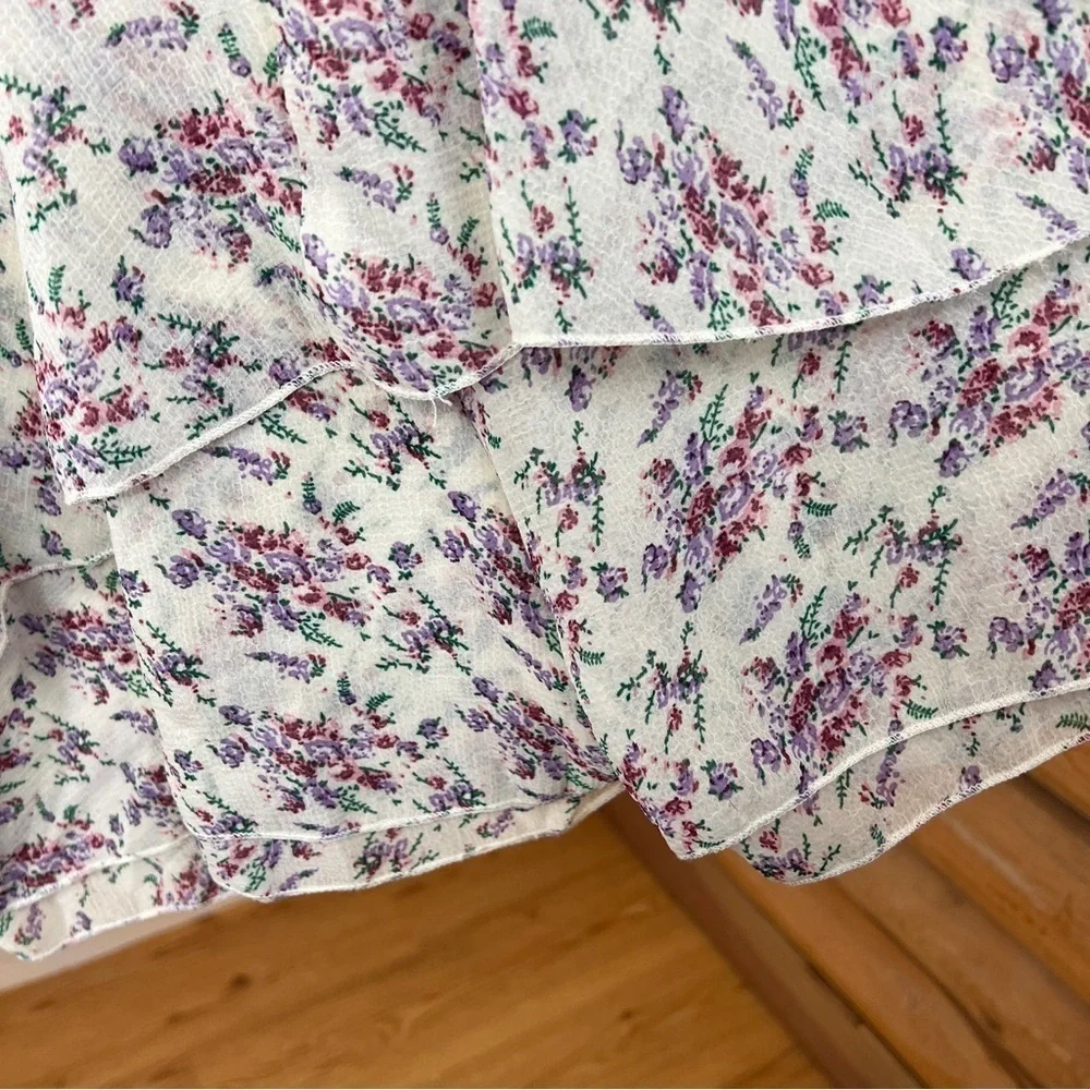 NASTY GAL FLORAL RUFFLE PLAYSUIT. NWT. Ruffle straps end in deep V-neck. Size 10 - Picture 7 of 13